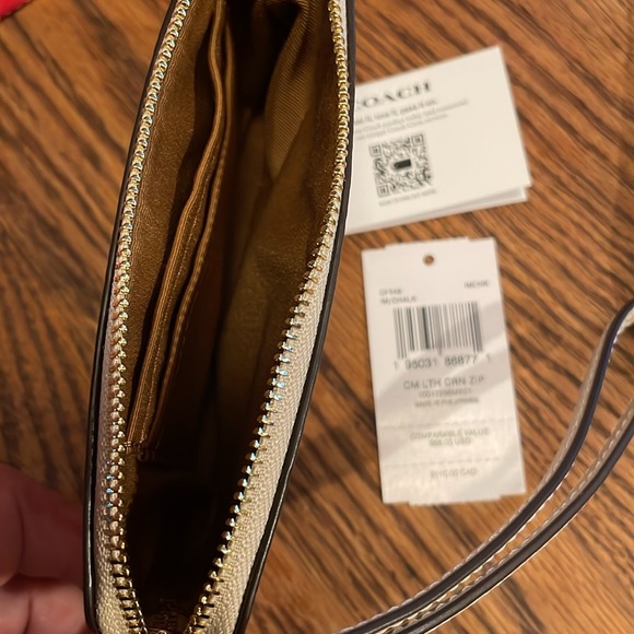 Coach Wristlet Signature Print NWT - Picture 7 of 9